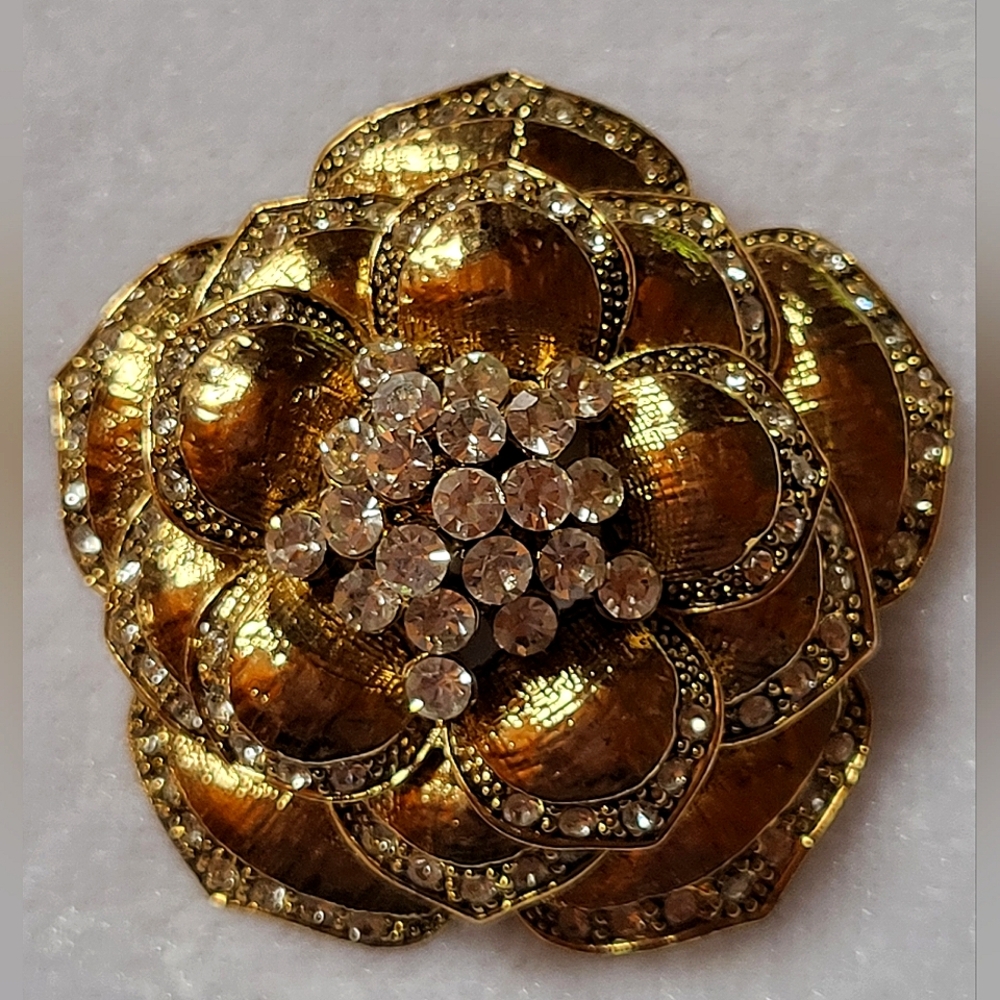 Vintage Goldtone Rhinestone Accent Floral Brooch / Pin